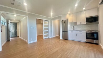 Building Photo - Modern Style and Sophistication, 1-Bed, 1-Bath Living at Hillside in Albany