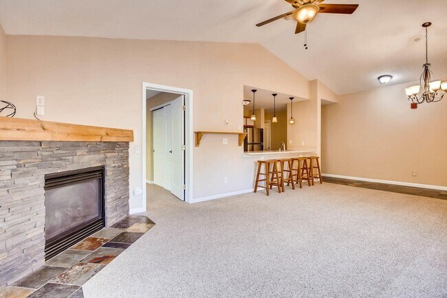 Building Photo - Heat included!  1 car garage!  Vaulted Cei...