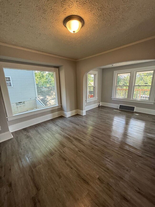 Building Photo - Coming Soon! Section 8 Accepted! Newly Ren...