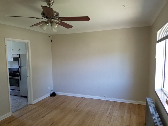 Building Photo - 1 Bed 1 Bath Mayfair Apartment With Garage in Denver! Available Now!