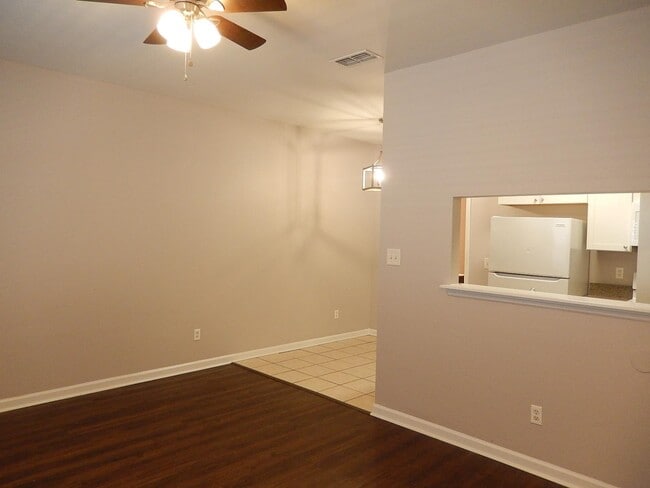 Building Photo - 3100 Dian Rd