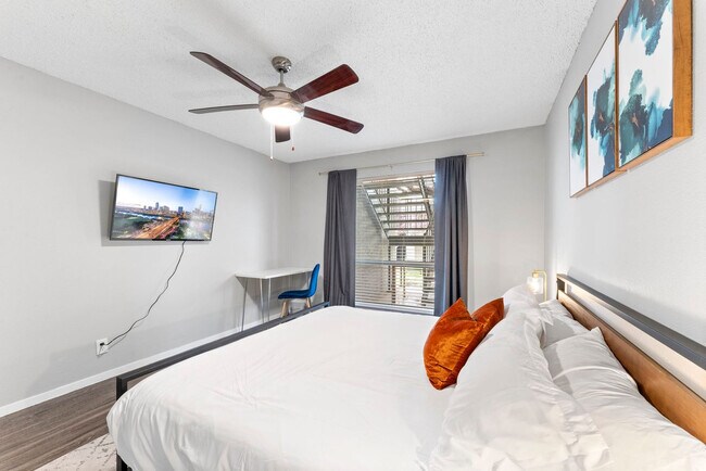 Building Photo - 3501 S 1st St