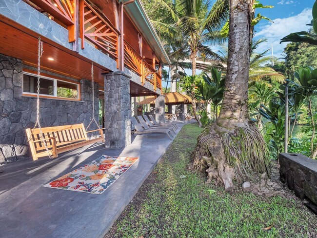 Building Photo - Oceanfront Estate: The Honolii Hale