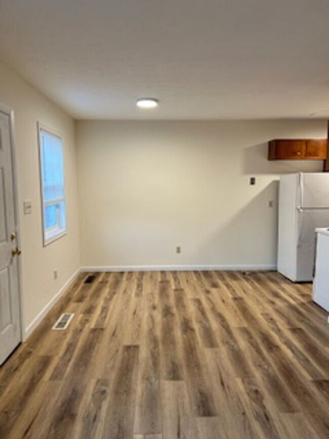 Building Photo - Two bedroom