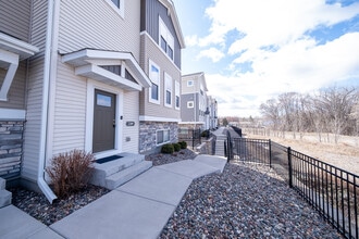 Building Photo - 2209 Gateway Curv