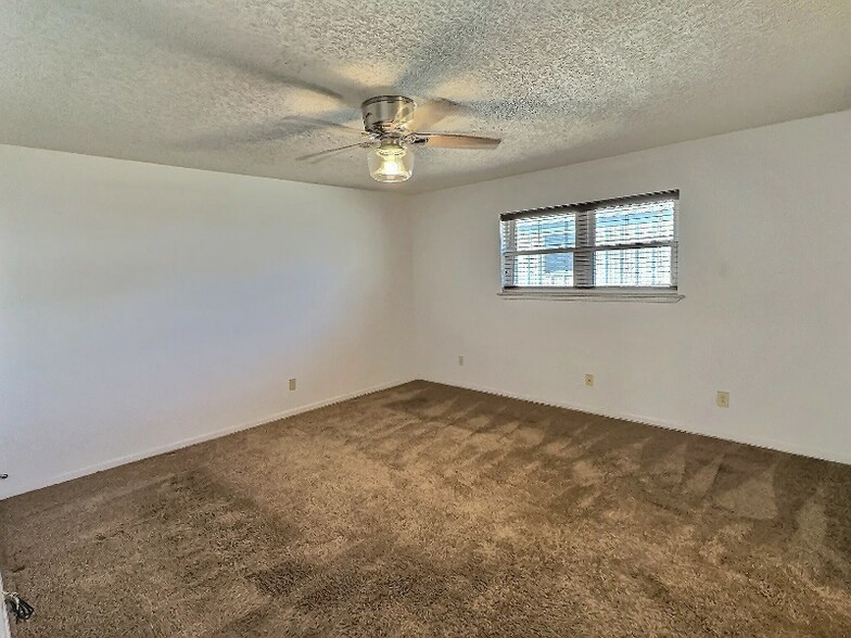 Building Photo - 1312 Sherry Ln