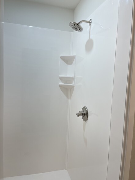 Master Shower - 10588 Brothers Ln