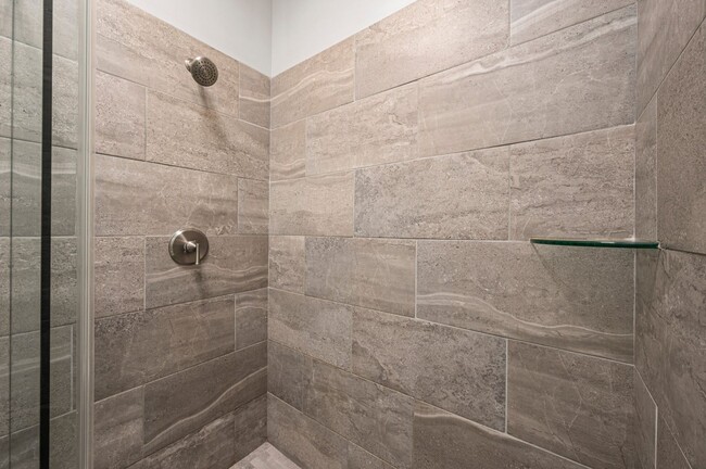 Building Photo - Beautiful & Modern 3-Bedroom Townhome near...