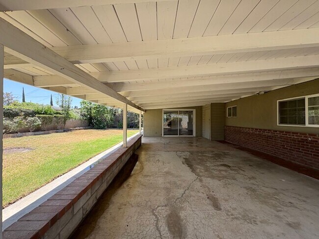 Building Photo - Redlands 4 Bedroom Home