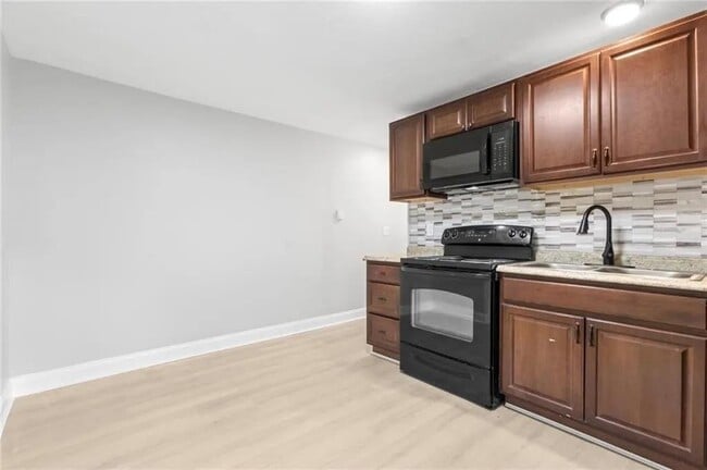 Building Photo - 30 Victoria St