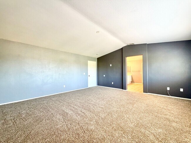 Building Photo - Spacious 5 Bedroom Redhawk Home with LARGE Loft & Backyard in Prime Location