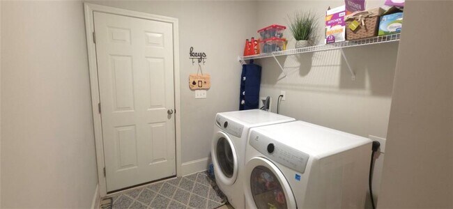 Building Photo - 4358 Mantova Dr NE