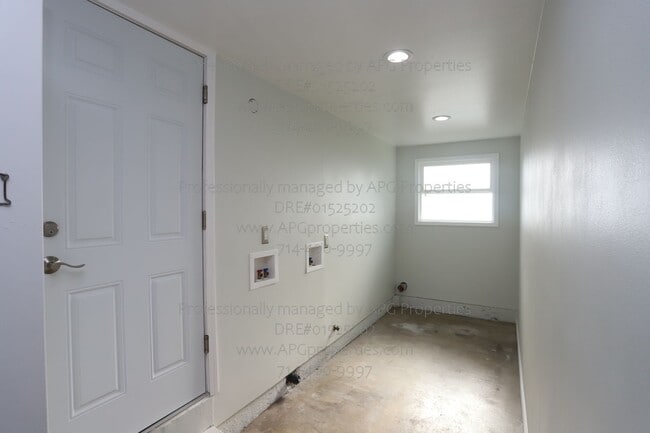 Building Photo - 4266 W Hill Ave