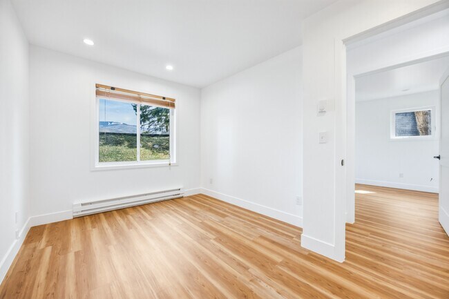 Building Photo - 34999 US-6