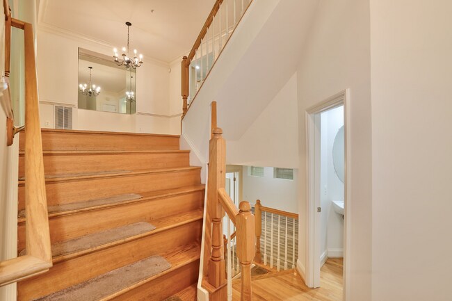 Building Photo - AFFORDABLE and SPACIOUS 3br Townhouse by P...