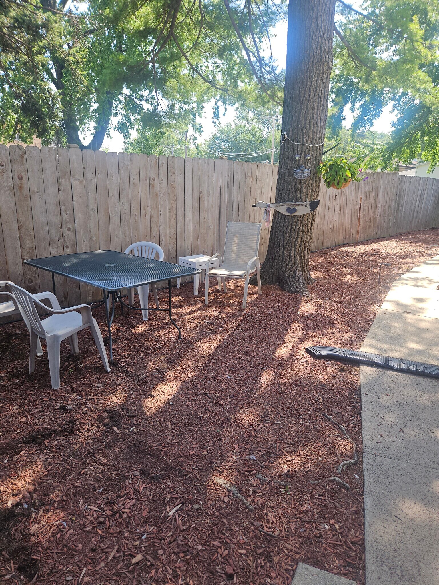 Building Photo - 6040 N Avondale Ave