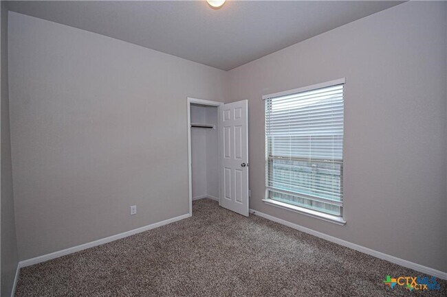 Building Photo - 2216 Vicksburg Ln