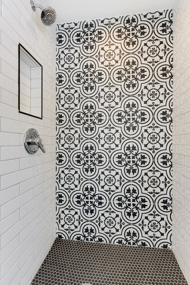 Building Photo - 1943 Regent Ave N