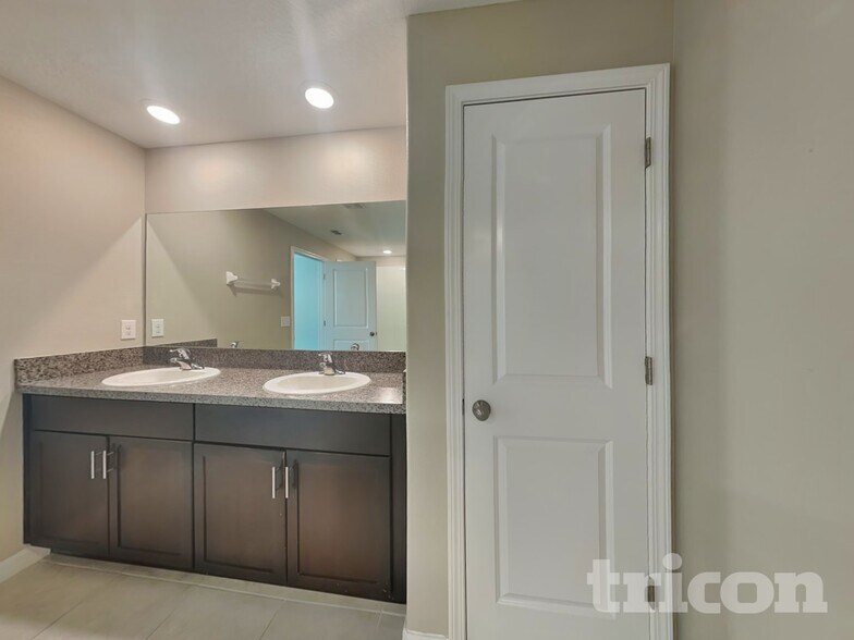 Building Photo - 4148 Salt Springs Ln