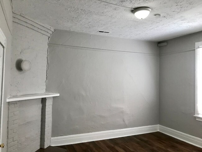 Building Photo - Historic Rivermont/Downtown End Unit