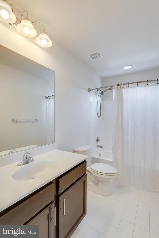 Building Photo - 10424 Goldenrod Dr