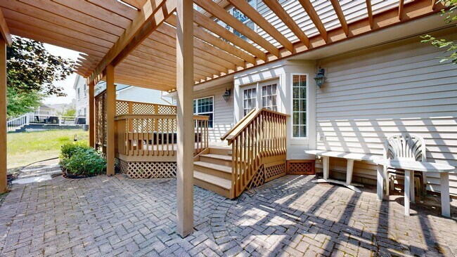 Building Photo - 4890 N Ridgeside Cir