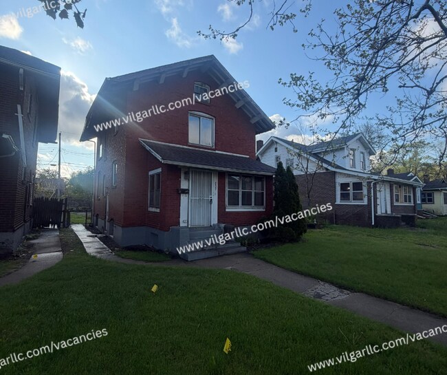 Building Photo - FOR SALE - 3 bedrooms • 1 bathroom