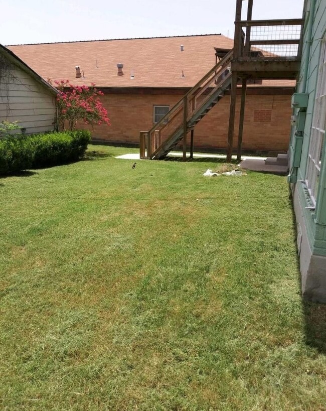 Building Photo - 1528 Steves Ave