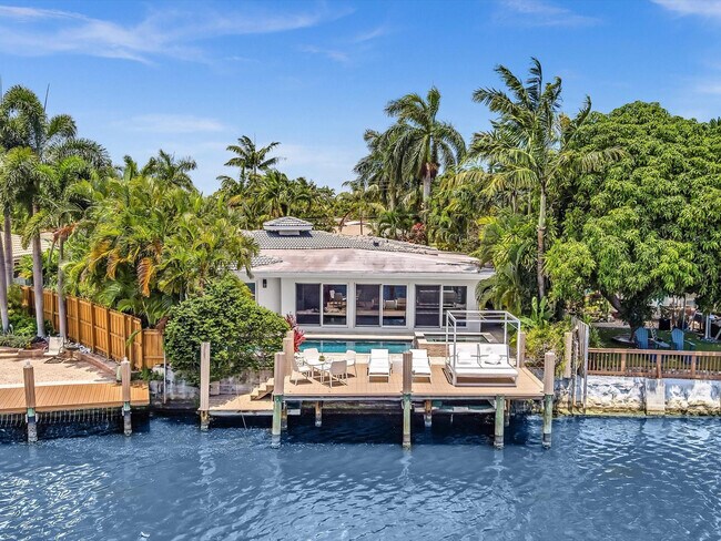 Building Photo - 1640 NE 43rd St