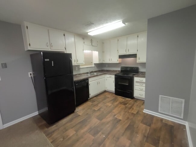 Building Photo - Move In Ready 3 Bedroom/2 Bathroom For Rent In Convenient Stone Mountain Subdivision $1,625 Per M...
