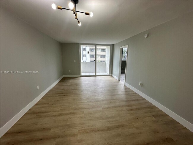 Building Photo - 10090 NW 80th Ct