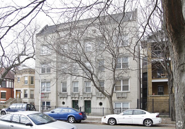 Primary Photo - 4060 N Kenmore Ave