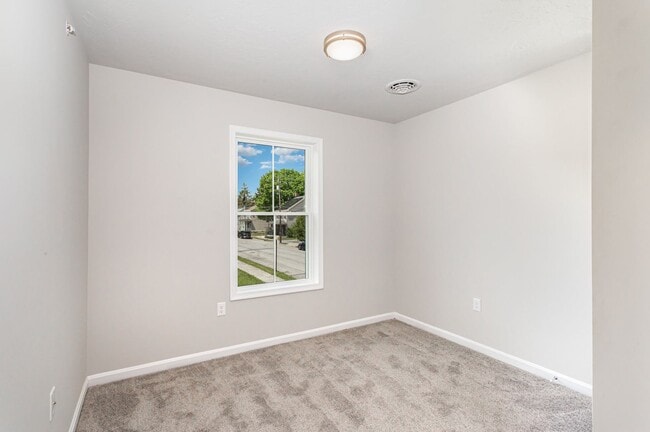 Building Photo - 652 N College St