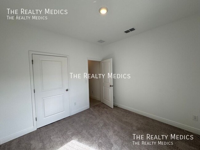 Building Photo - 1537 Meadowlark Dr