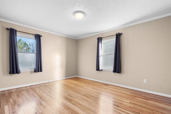 Building Photo - 313 Arrowood St SE