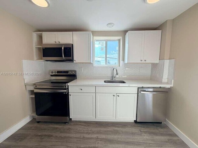 Building Photo - 943 79th Terrace