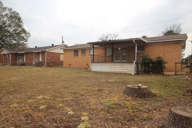 Building Photo - 3 Bed 2 Bath Home Near UT Tyler!