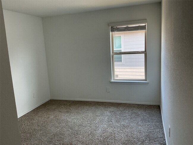 Building Photo - 16957 Rich Pines Dr