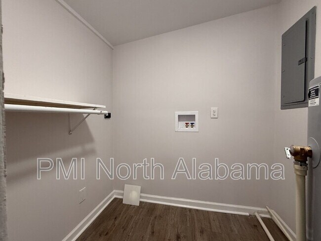 Building Photo - 1021 Fairway Dr NW