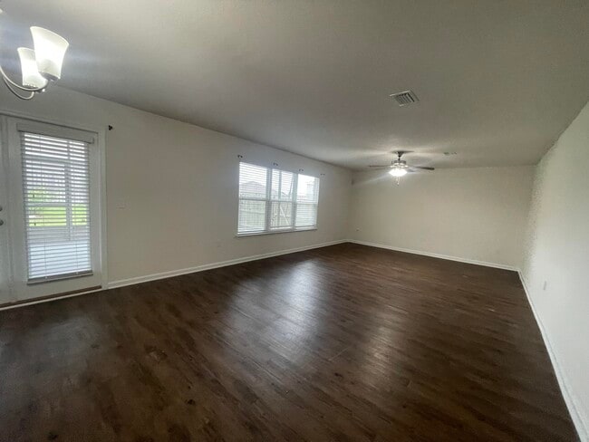 Building Photo - 4893 Kensington Ln
