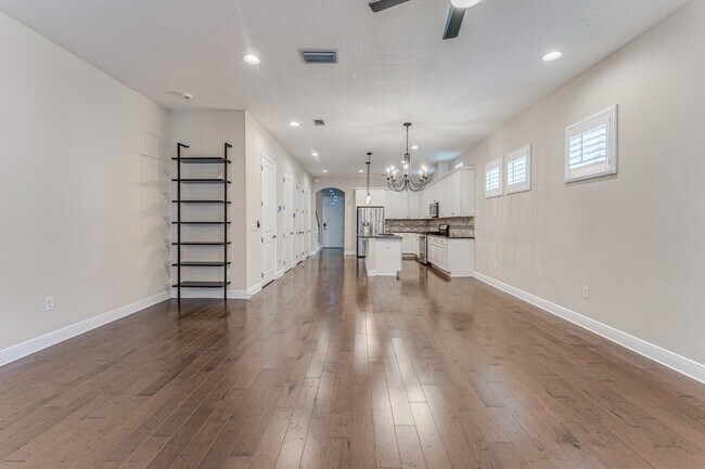 Building Photo - Stunning David weekly designed 3 BR+ OFFICE/ 2.5 BA / 2 Car executive townhouse in Hyde Park / So...