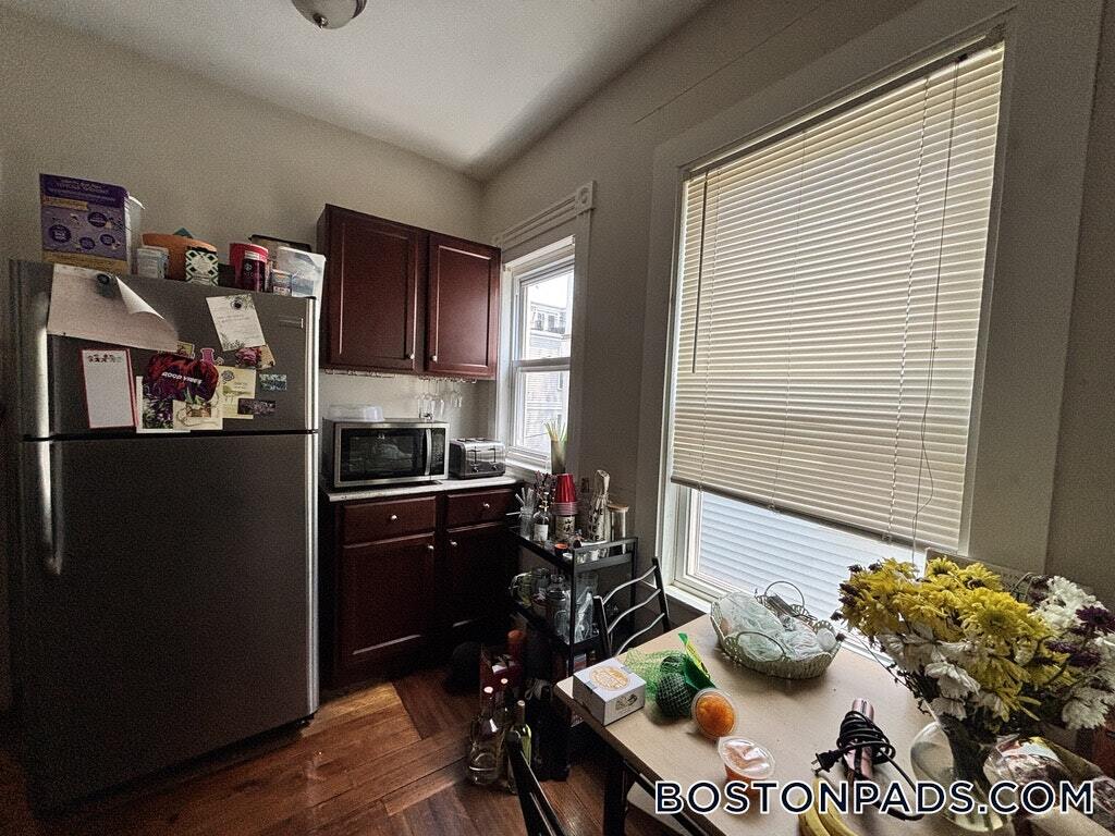 Building Photo - 74 Romsey St