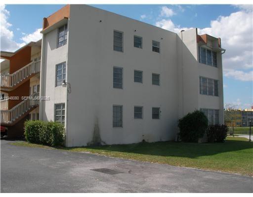 Building Photo - 1591 NE Miami Gardens Dr