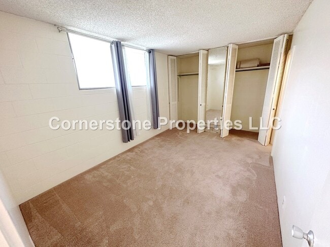 Building Photo - 2873 S King St