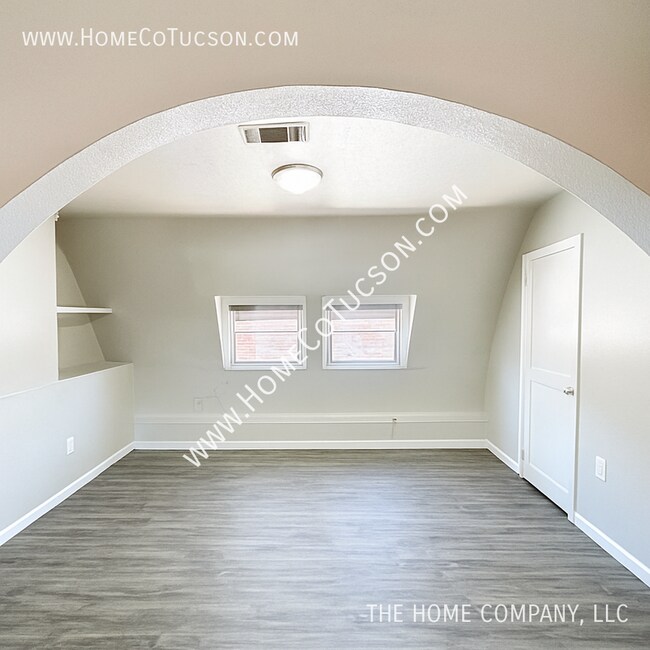 Building Photo - 1104 W Ontario St