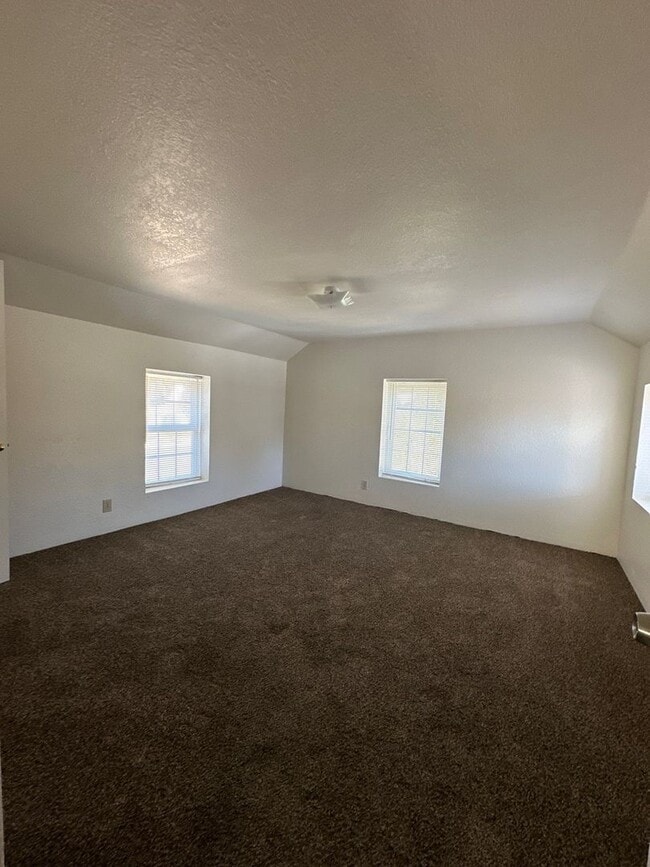 Building Photo - 1545 Crescent Ave