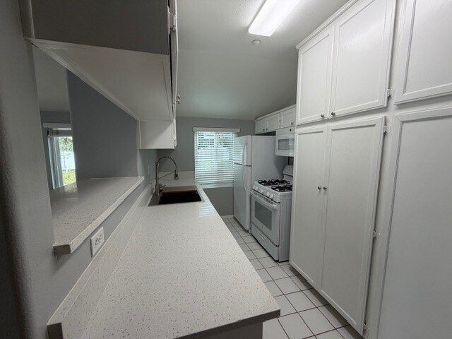 Building Photo - 3709 Las Flores Canyon Rd