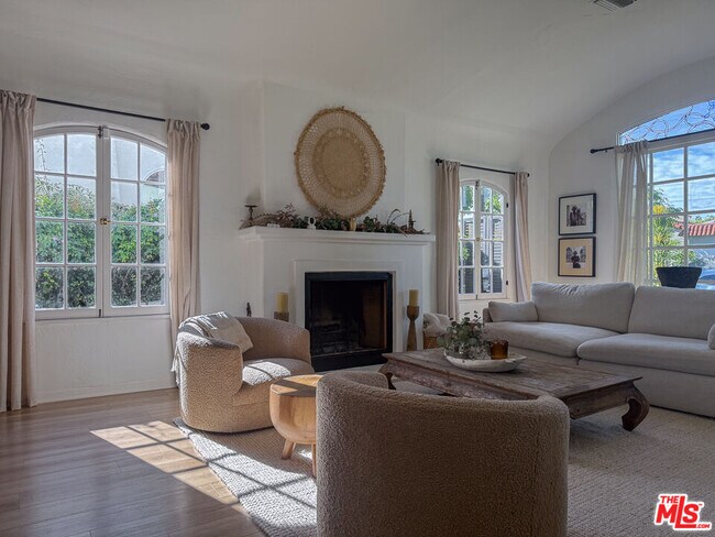 Building Photo - 316 S Wetherly Dr