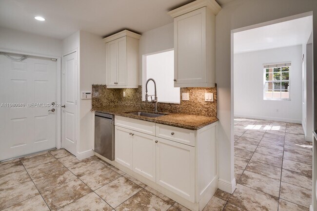 Building Photo - 520 Loretto Ave