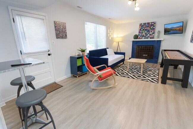 Building Photo - 8800 Nightingale Ln